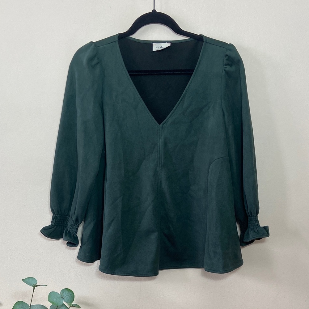Tuckernuck Faux Suede Easton Blouse Top Women's Hunter Green Medium Casual - Picture 1 of 6